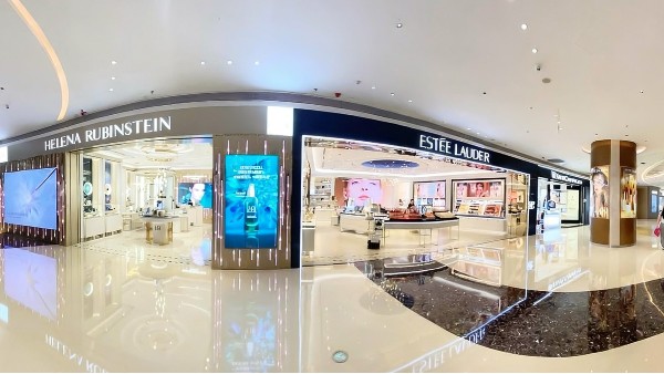 告別傳統海報！新一代廣告機如何用AI撬動千億營銷市場